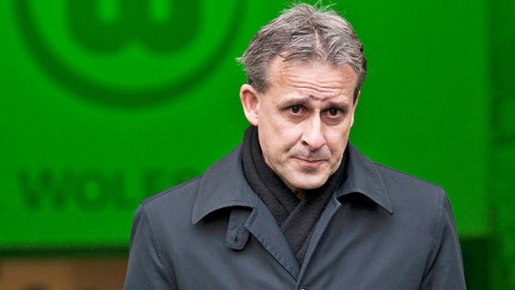 Wolfsburgs Interimscoach Pierre Littbarski © picture-alliance 