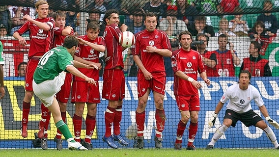 Spielszene Wolfsburg gegen Kaiserslautern © imago/Hübner 