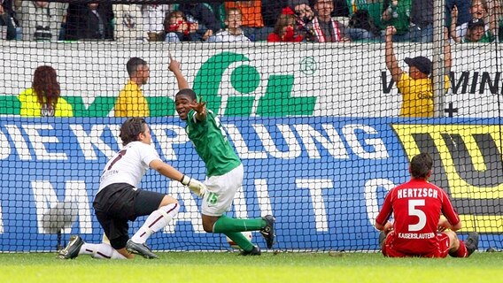 Spielszene Wolfsburg gegen Kaiserslautern © imago/Contrast 