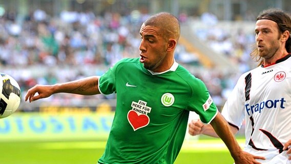 Spielszene Wolfsburg gegen Frankfurt mit Dejagah © dpa 