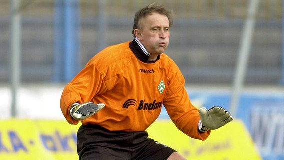 Dieter Burdenski als 51-Jähriger im Tor der Werder-Amateure © imago / Picture Point 