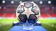 Der offizielle Spielball der UEFA Champions League © IMAGO / motivio 