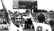 St. Pauli bejubelt den Derby-Sieg gegen den HSV im Jahr 1977. © Witters 
