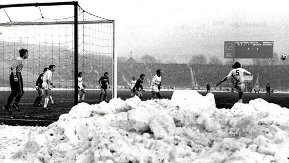 Spielszene HSV - Werder Bremen im Januar 1977 © imago/Kicker 