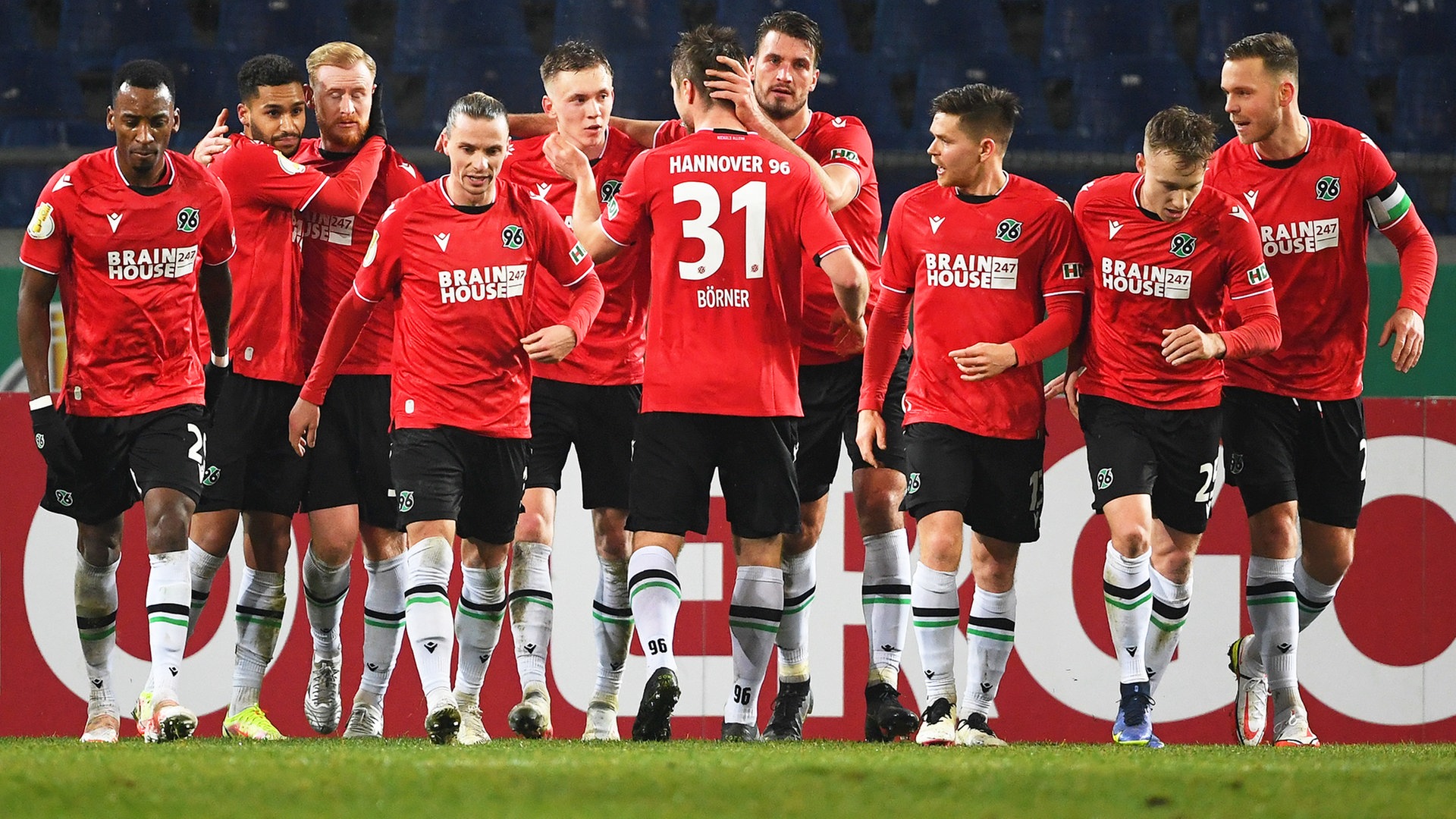 Nächster Favoriten-Sturz im Pokal Hannover 96 wirft Gladbach raus NDR.de - Sport