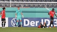 Hannover Spieler sind enttäuscht. © IMAGO / Jan Huebner 