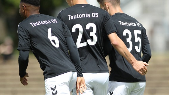 Die Spieler von Teutonia Ottensen. © Imago Images Foto: Hanno Bode