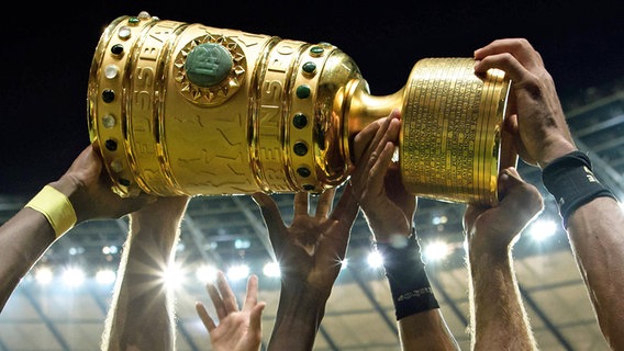 Die DFB-Pokal-Trophäe © imago/Eibner 