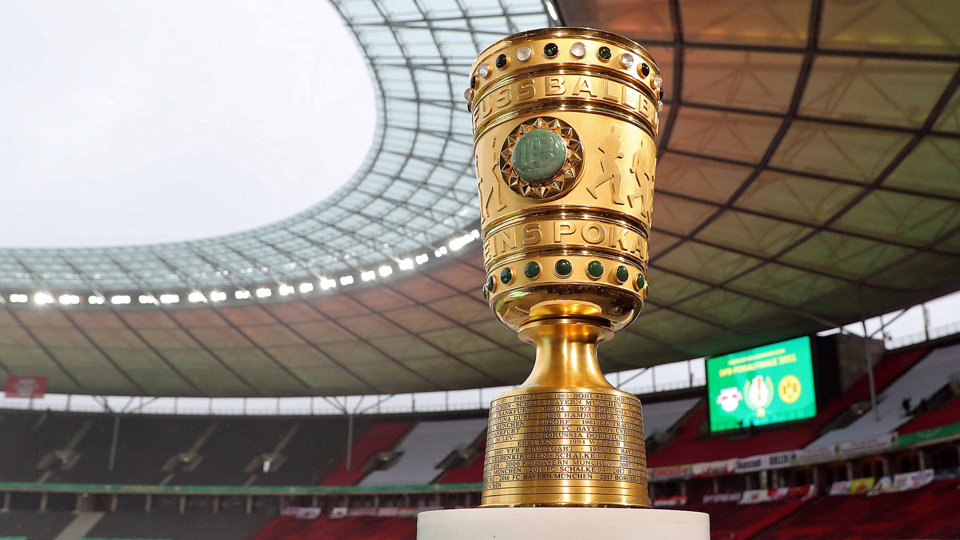 DFB-Pokal Wolfsburg in Gladbach, HSV bei Hertha und St