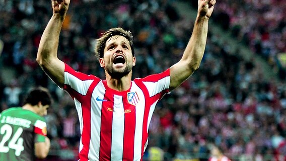 Fußball-Star Diego im Trikot von Atletico Madrid © picture-alliance/EPA Foto: Robert Ghement