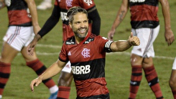 Diego im Trikot von Flamengo Rio de Janeiro. © IMAGO / Fotoarena 