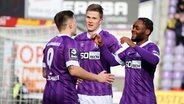 Osnabrücks Spieler bejubeln einen Treffer. © IMAGO / Picture Point 