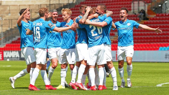 Hansa Rostock Siegt In Unterhaching Und Ist Dem Aufstieg Nah Ndr De Sport Fussball