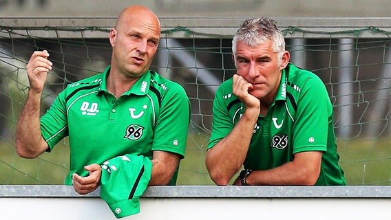 Dirk Dufner (l.), Manager von Hannover 96, und Trainer Mirko Slomka © imago/Kaletta Foto: Lars Kaletta