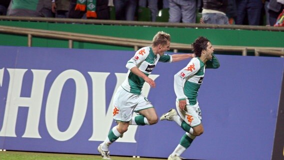Werder-Spielmacher Diego bejubelt sein 60-Meter-Tor gegen Aachen © dpa/picture alliance 