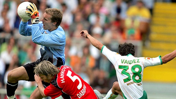 Keeper Robert Enke (l.) in Aktion © picture-alliance 