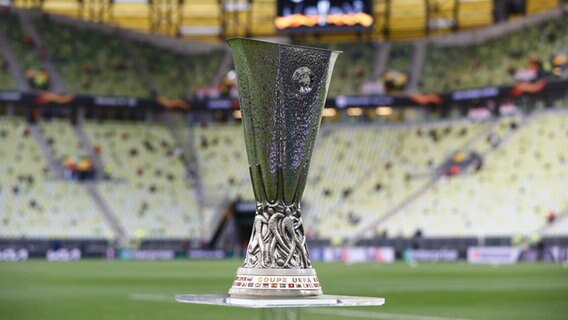 Die Trophäe der UEFA Europa League. © IMAGO / AFLOSPORT 