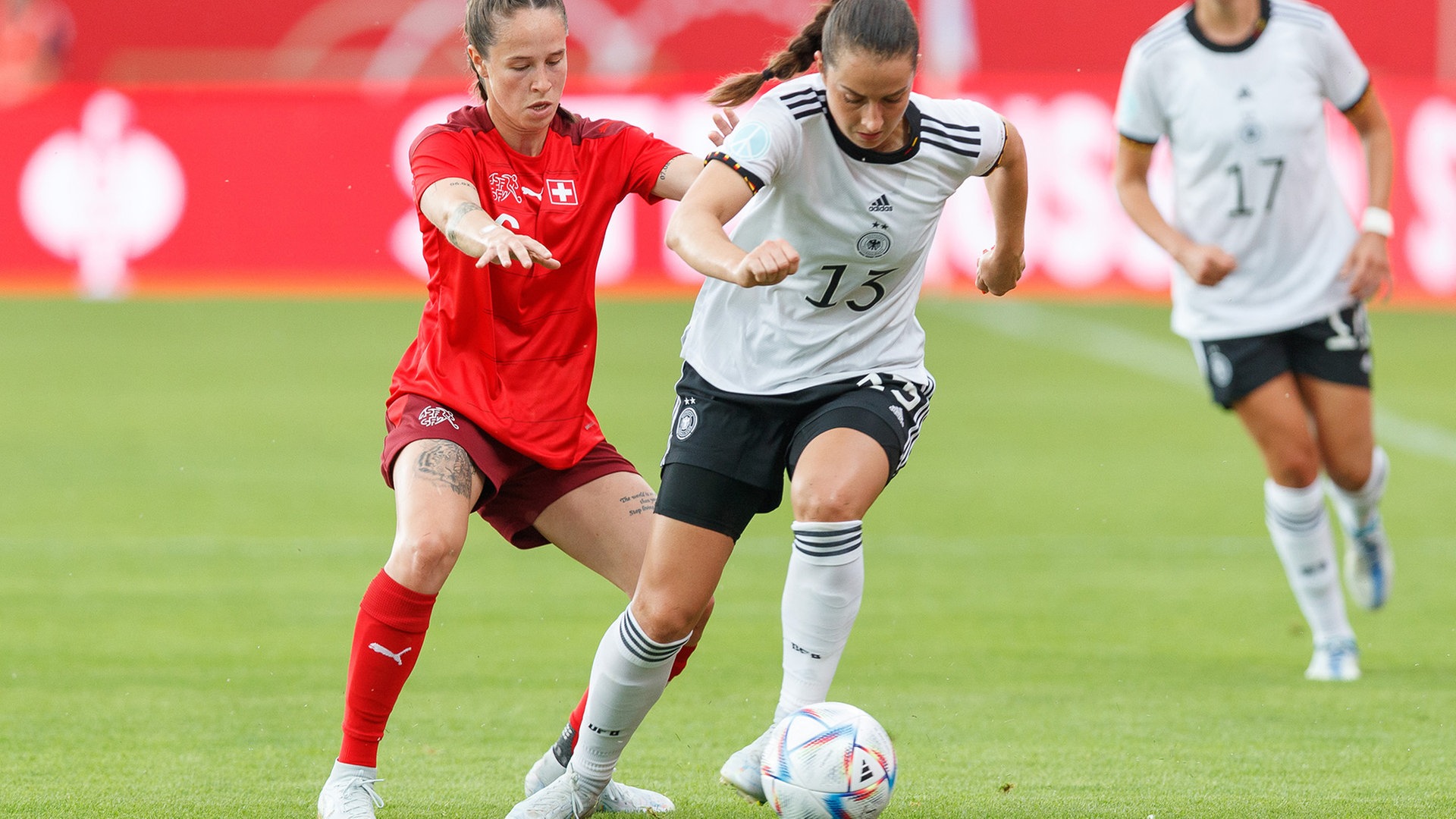 Gender-Pay-Gap Endlich gerechtere Bezahlung im Frauenfußball? NDR.de
