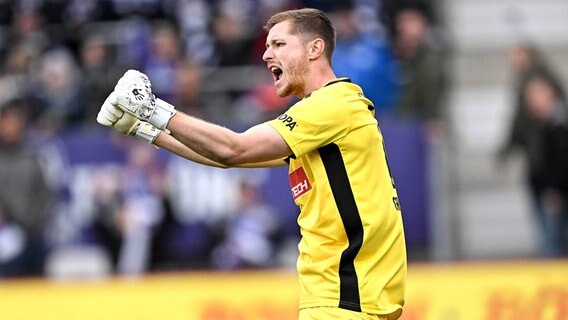 Keeper Lennart Grill im Trikot des VfL Osnabrück © IMAGO / osnapix 