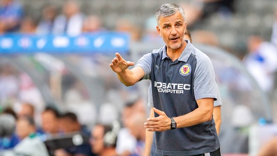 Trainer Jens Härtel von Eintracht Braunschweig © IMAGO / Beautiful Sports 