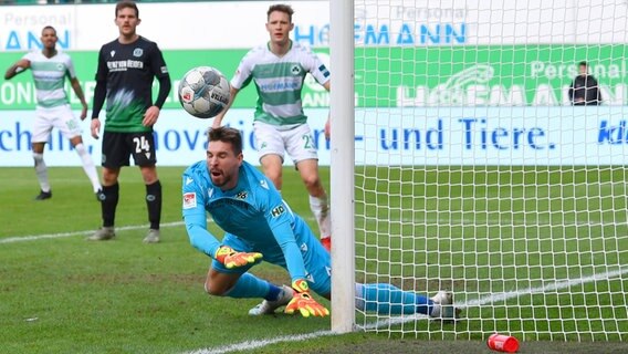 Torhüter Ron-Robert Zieler von Hannover 96 © imago images/Zink 