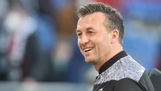 Coach Christoph Dabrowski vom Fußball-Zweitligisten Hannover 96 © IMAGO / osnapix 