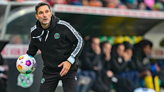 Trainer Stefan Leitl von Hannover 96 © IMAGO / osnapix 