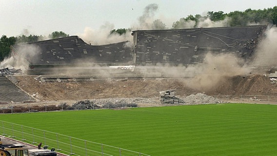 Umbau des Niedersachsenstadions im Jahr 2003 © picture-alliance / dpa 