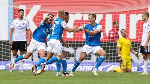 Jubel bei Hansa Rostock © IMAGO / Zink 