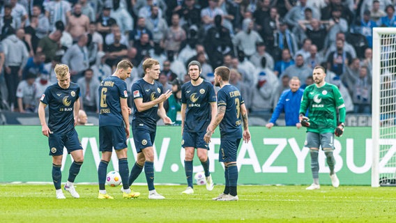 Die Hansa-Spieler im Spiel bei Hertha BSC. © imago / Fotostand 