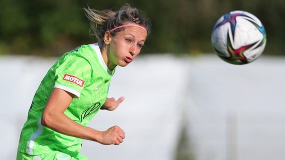 Verteidigerin Kathrin Hendrich vom Frauenfußball-Bundesligisten VfL Wolfsburg © IMAGO / foto2press 