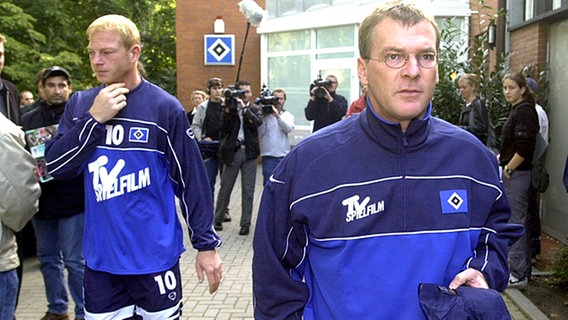 Holger Hieronymus (r.) und HSV-Profi Jörg Albertz im Jahr 2001. © picture-alliance 