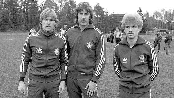 Holger Hieronymus, Uwe Reinders und Thomas von Heesen (v.l.) 1982 bei der deutschen Nationalmannschaft © picture-alliance 