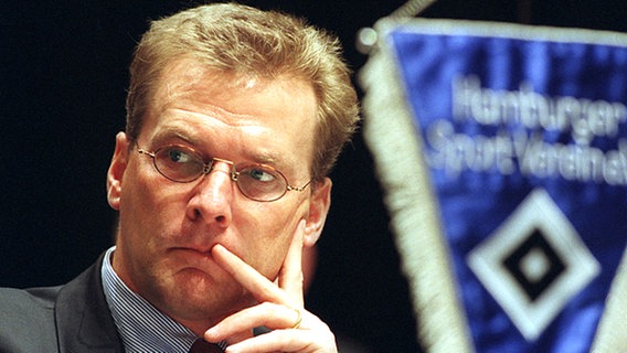 Holger Hieronymus im Jahr 1998, damals Sportdirektor des Hamburger SV © picture-alliance 