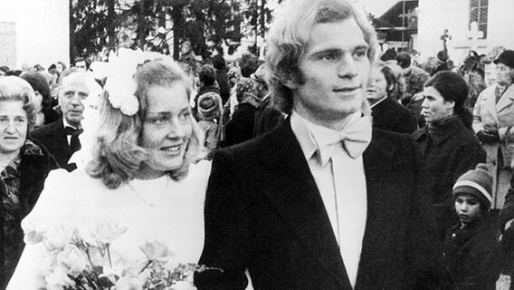 Uli Hoeneß heiratet am 18. November 1973 in Rottach-Egern seine Frau Susanne. © picture-alliance/ dpa 
