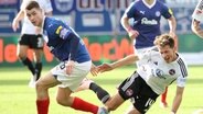 Philipp Sander (Holstein Kiel, l.), Benjamin Goller (1. FC Nuernberg) © Imago images Foto: Susanne Hübner