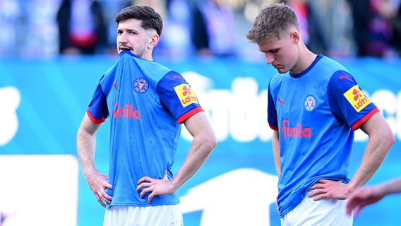 Frust bei Armin Gigovic und Phil Harres (v.l.) von Holstein Kiel © Witters 