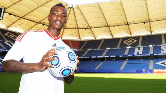 Eljero Elia wird als HSV-Zugang vorgestellt © Witters Foto: Valeria Witters