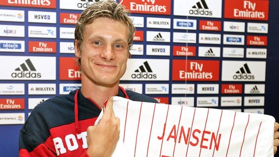Marcell Jansen wird als HSV-Zugang präsentiert © Witters Foto: Nadine Rupp