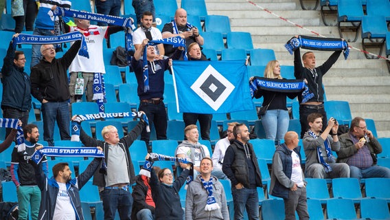 HSV-Fans im Volksparkstadion © imago images/Sven Simon Foto: Elmar Kremser