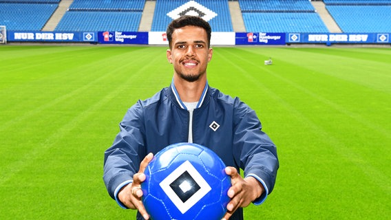 Robert Glatzel im Volksparkstadion des HSV © Witters Foto: Valeria Witters
