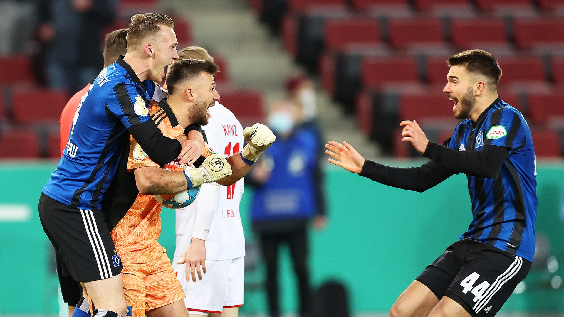 Viertelfinale: HSV gewinnt skurriles Elfmeterschießen beim 1. FC Köln