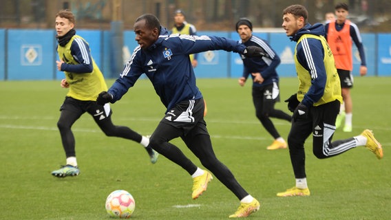 Training des HSV, Jean-Luc Dompe am Ball. © Imago / Lobeca Foto: Vivian Pfaff