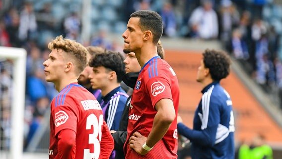 Frust bei den Fußballern des HSV © IMAGO / Lobeca 
