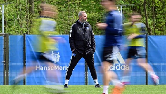 HSV-Trainer Tim Walter beim Training © Witters 