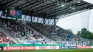 Fans des Fußball-Zweitligisten Hamburger SV im Stadion des Drittligisten Rot-Weiss Essen © BEAUTIFUL SPORTS/Buriakov | BEAUTIFUL SPORTS/Buriakov 