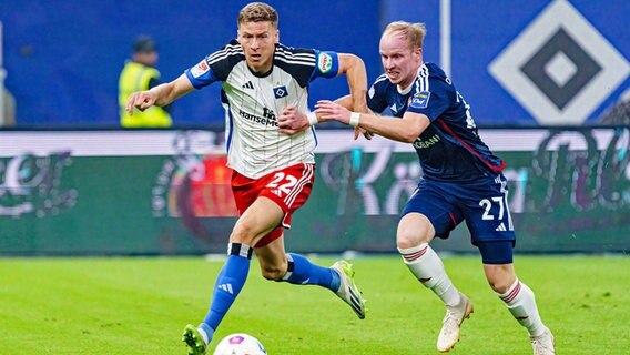 HSV-Verteidiger Ignace van der Brempt (l.) geht an Dennis Jastrzembski von Fortuna Düsseldorf vorbei © IMAGO/Eibner-Pressefoto Foto: Marcel von Fehrn