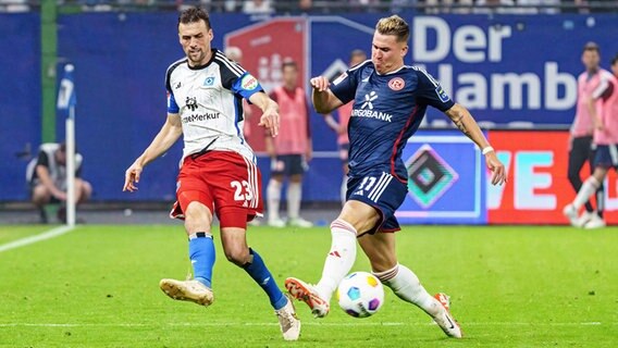 Felix Meffert vom HSV (l.) im Zweikampf © IMAGO/Eibner-Pressefoto Foto: Marcel von Fehrn