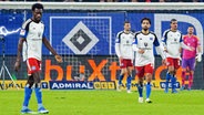 Die Spieler des HSV gucken enttäuscht. © picture-alliance / Eibner-Pressefoto 