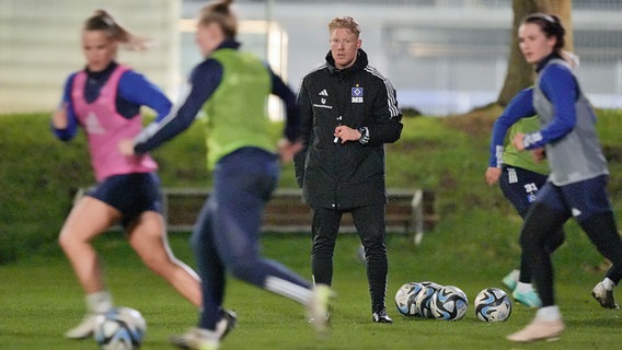 Der Trainer der HSV-Frauen Marwin Bolz © picture alliance/dpa 